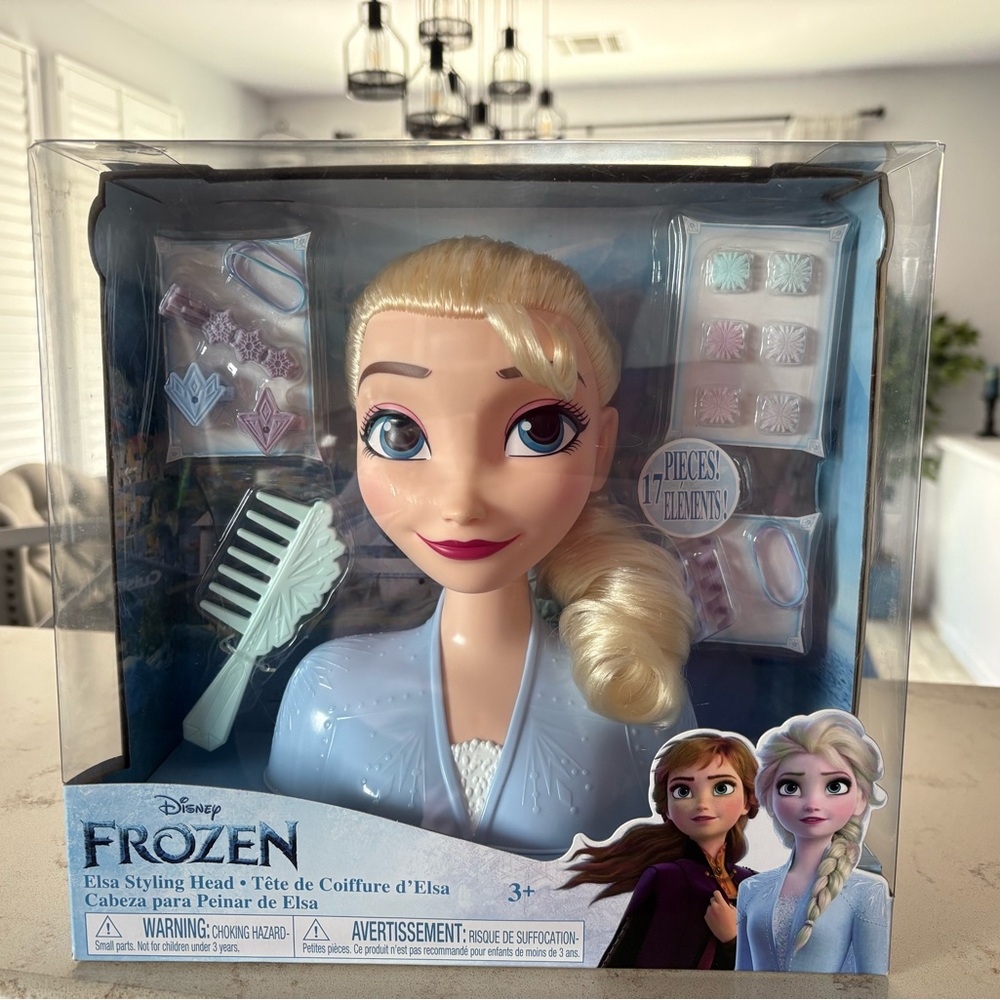 NIB Disney Frozen Elsa Styling Head /17 Pieces